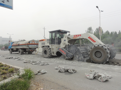 WR2300L，西平水穩路基冷再生