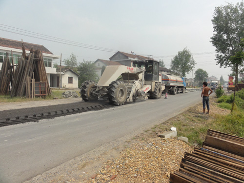 WR2300L，湖南常德G320國(guó)道瀝青水穩(wěn)碎石